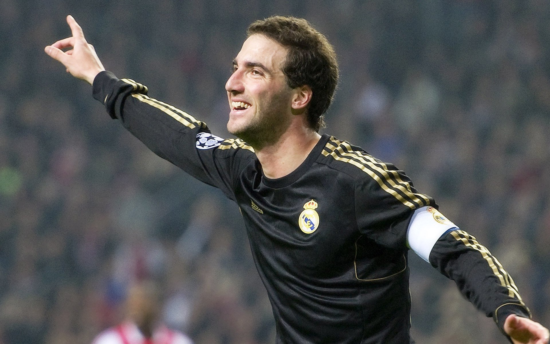 “强强对话！联盟顶尖豪强交锋，悬念重重促发火花”